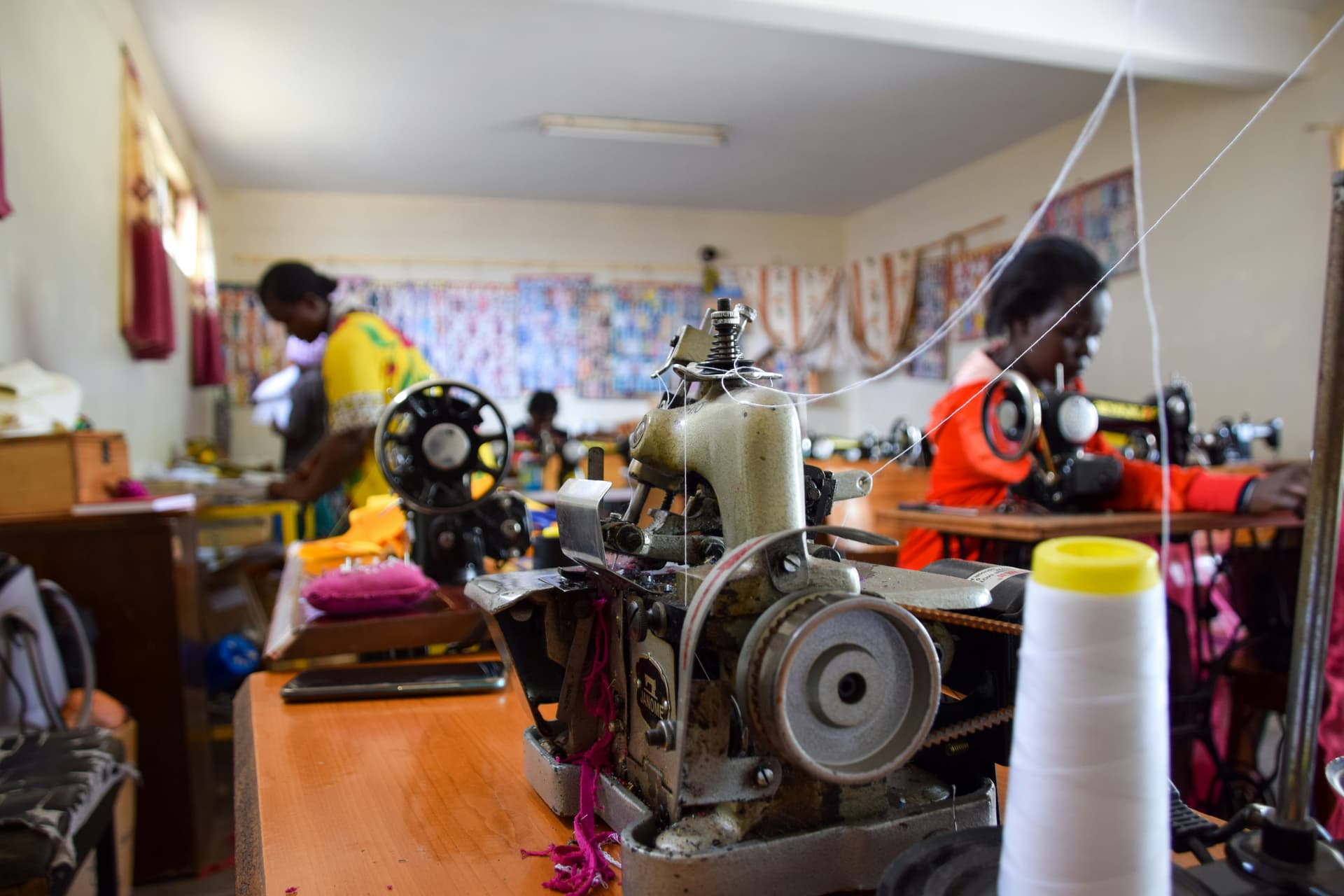 Tailleur africain au travail